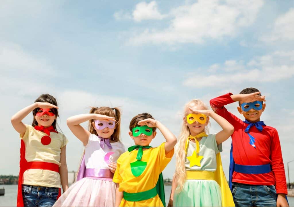 Manualidades de máscaras de Carnaval para niños con ideas fáciles y para colorear 4 manualidades mascaras de carnaval | mascaras de superheroe con cartulina