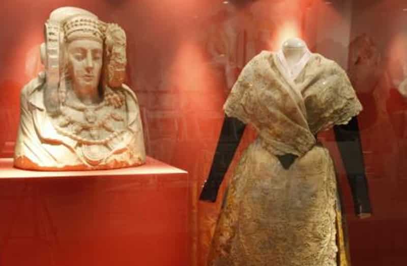Visitas guiadas a la exposición Inventant la tradició | etnologia trajes