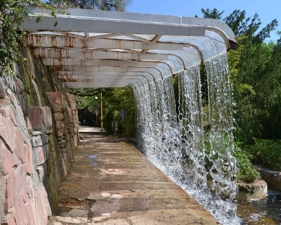 Parque de Benicalap con niños con piscina, juegos y mucho verde en Valencia 2 Parque Benicalap
