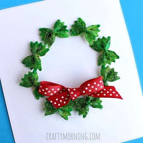 Felicitaciones de navidad | bow tie noodle wreath christmas craft for kids