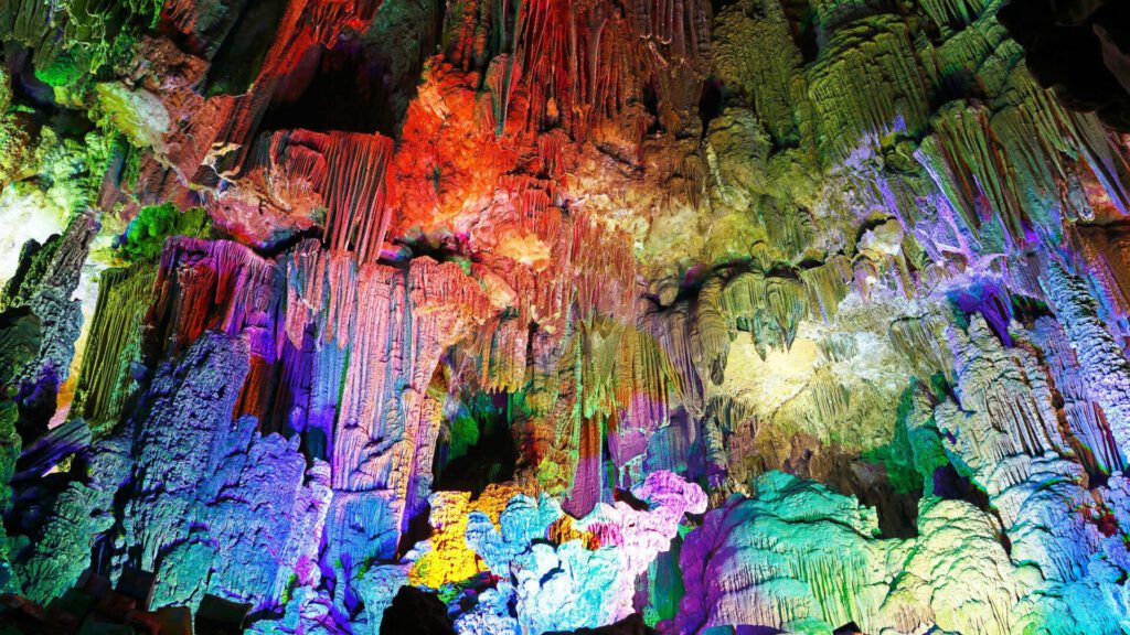las-impresionantes-cuevas-del-canelobre-en-busot-alicante