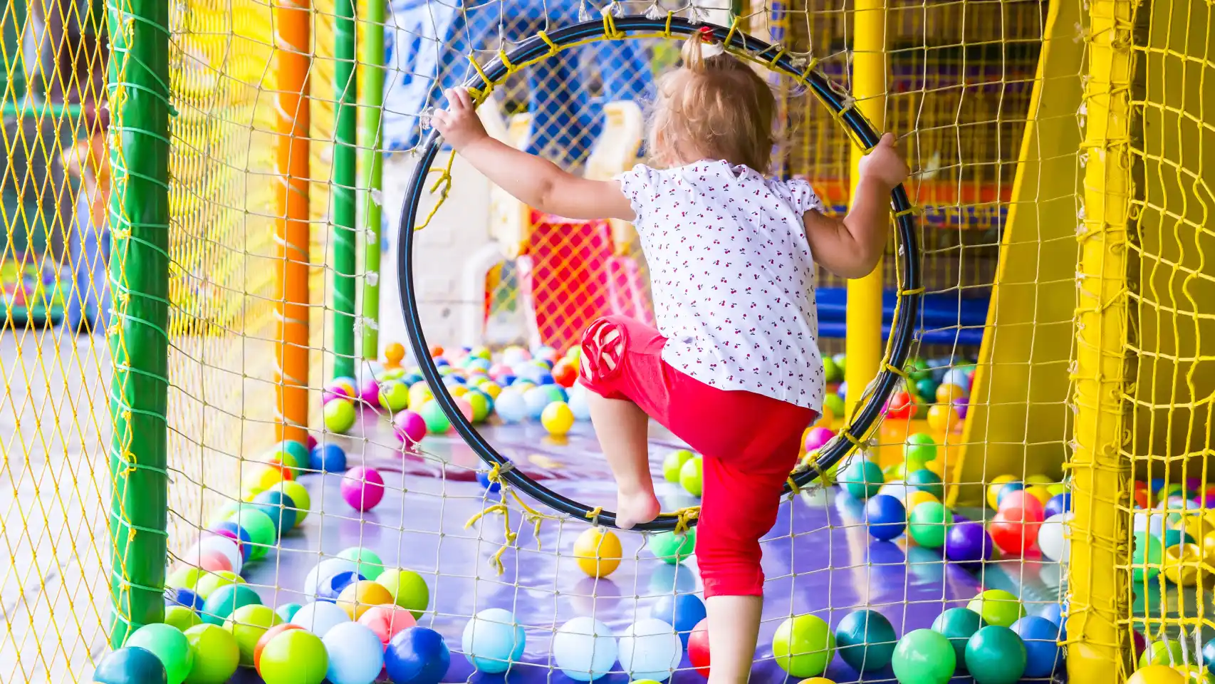 Parque infantil para niños y bebés con 50 bolas y divertidas figura