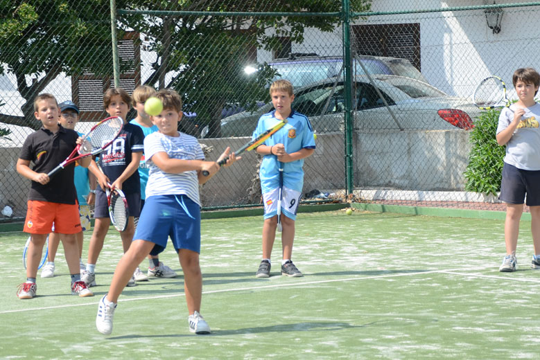 Escuelas de verano en Valencia | tenis chicos puig
