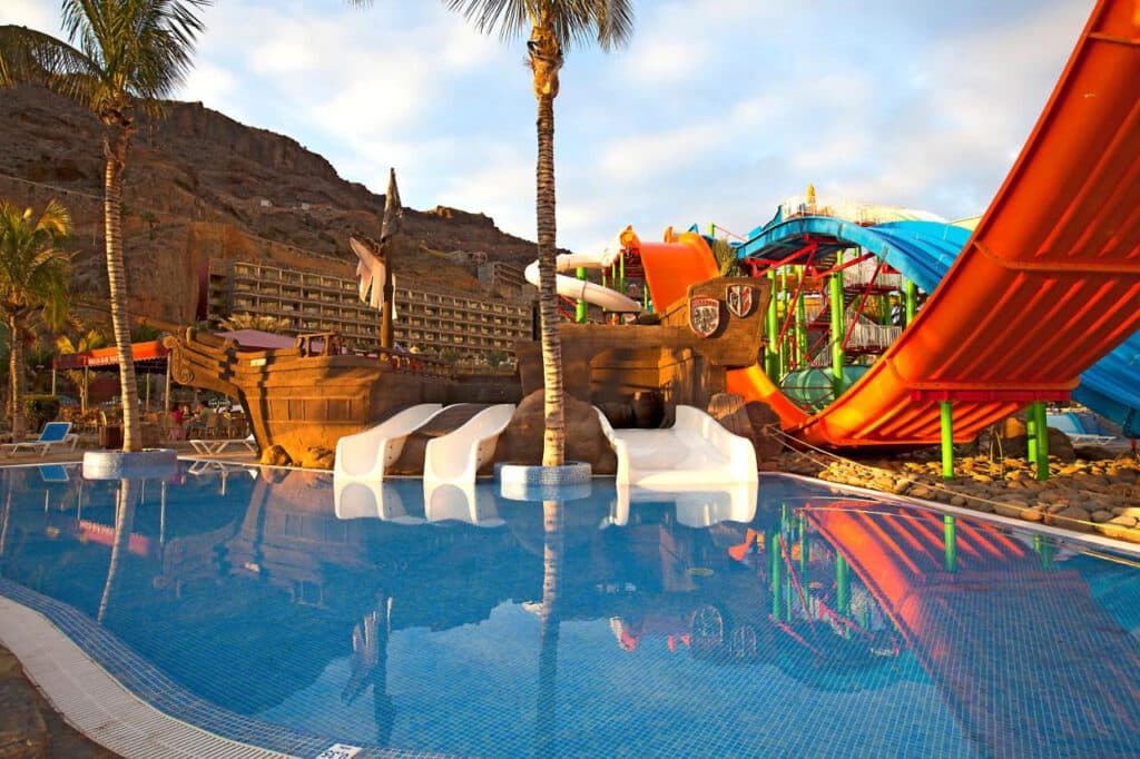 hoteles con toboganes en gran canaria | Hotel LIVVO Lago Taurito Aquapark