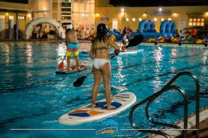 Baños nocturnos en Piscina del Oeste Aquaval