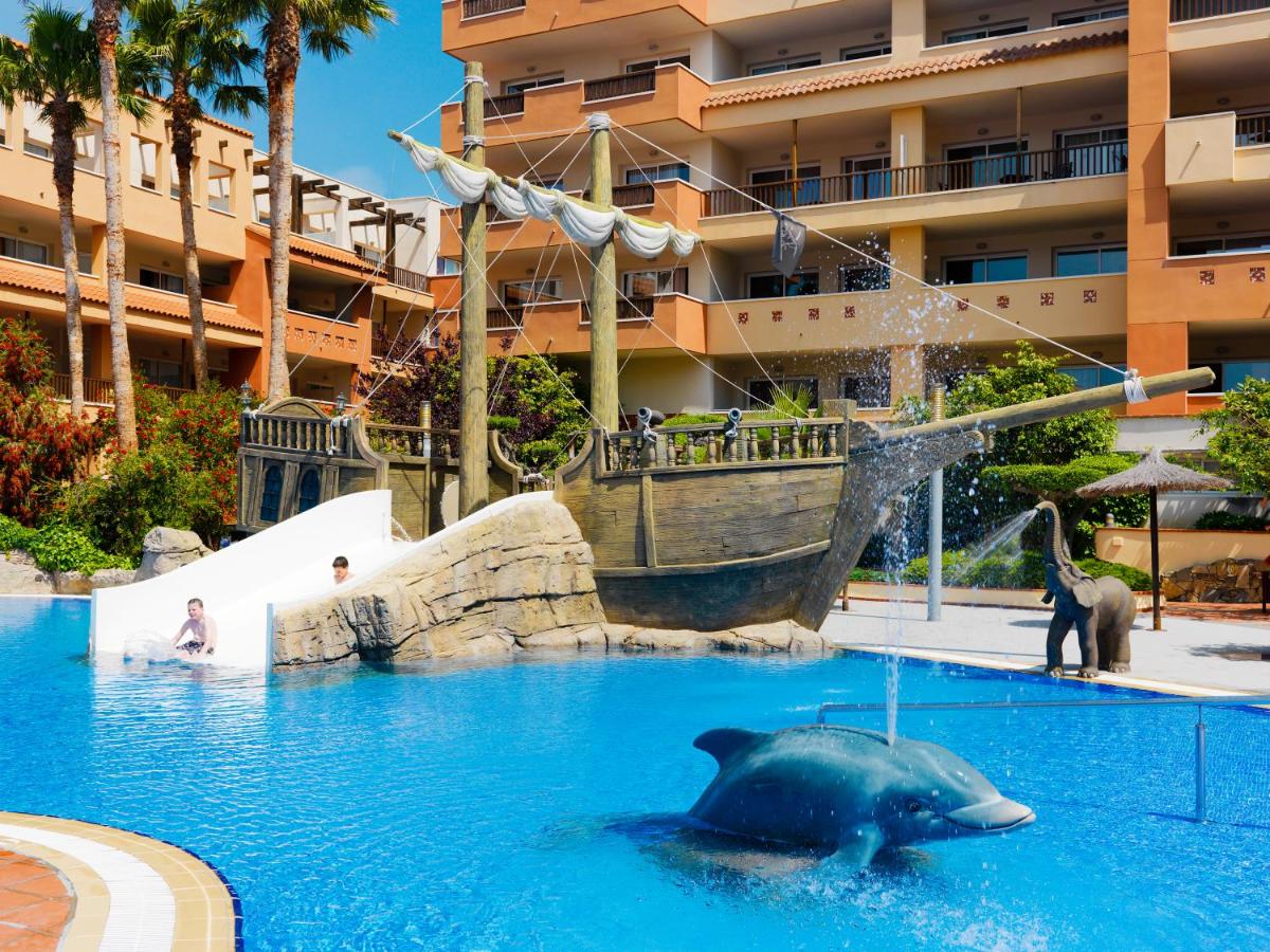 Hoteles con toboganes en la Costa Dorada - H10 Mediterranean Village 4