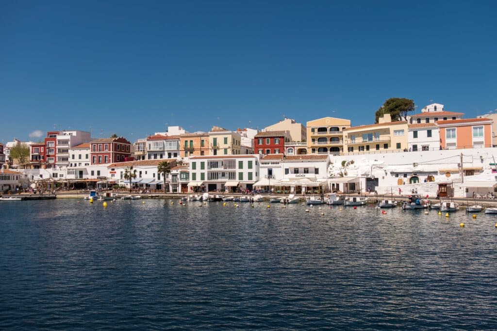 Menorca con niños. Mahón y Yellow Catamaràn