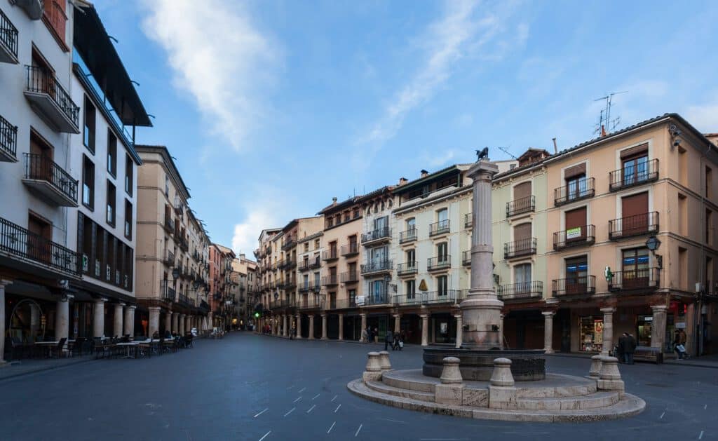 Teruel con niños. Plaza del Torico