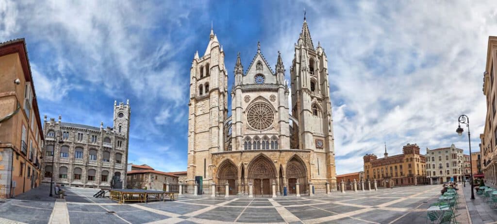 León con niños. Catedral de León