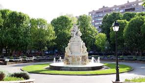 León con niños. Parque de San Francisco