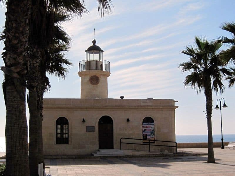 Roquetas de Mar con niños. Faro