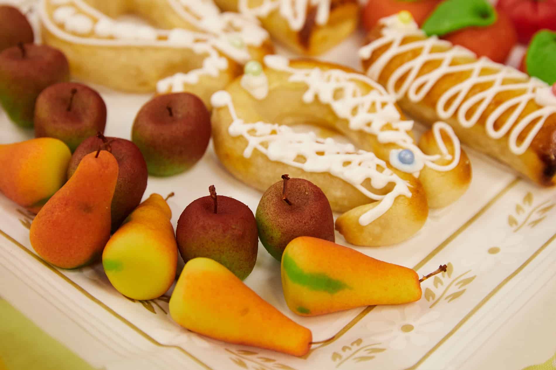 frutas de mazapán de colores para la mocaorà del 9 d'Octubre