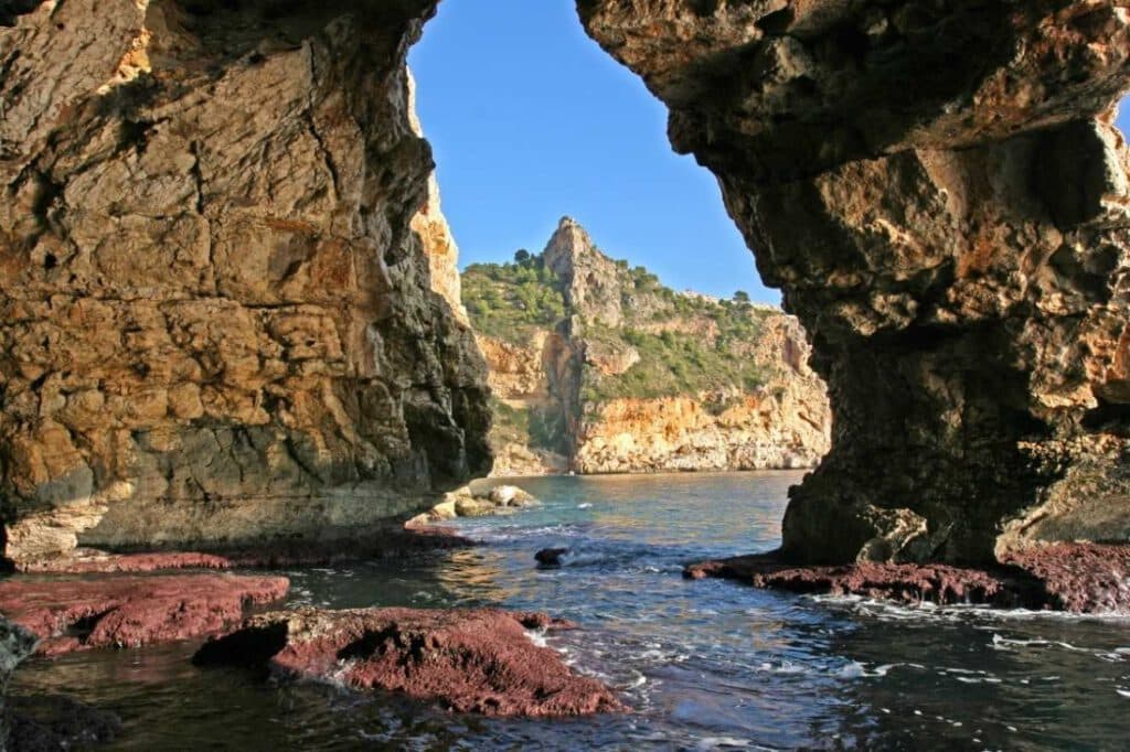 Cova dels Arcs | cova dels arcs interior