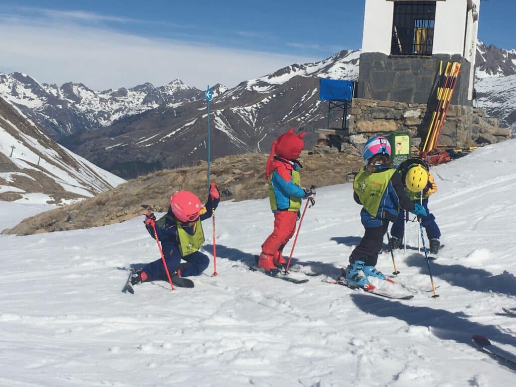 Estación de esqui de valdenilares, pistas ideales para aprender a esquiar con niños