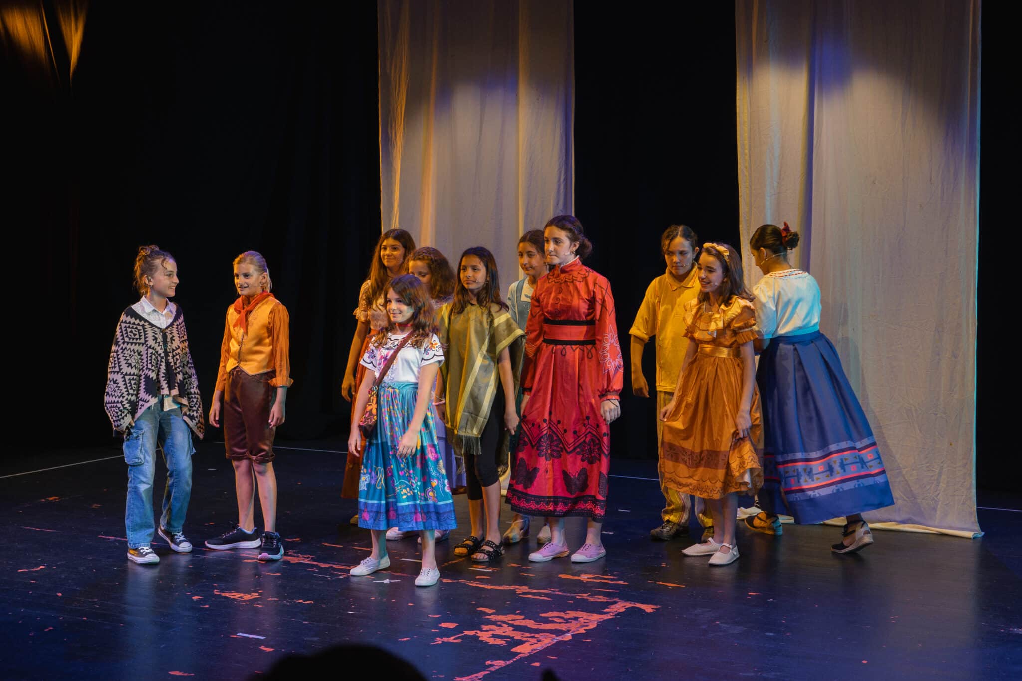 Descubre el teatro en la Escuela Off 2 Off Artes Escénicas | Encanto 08 scaled