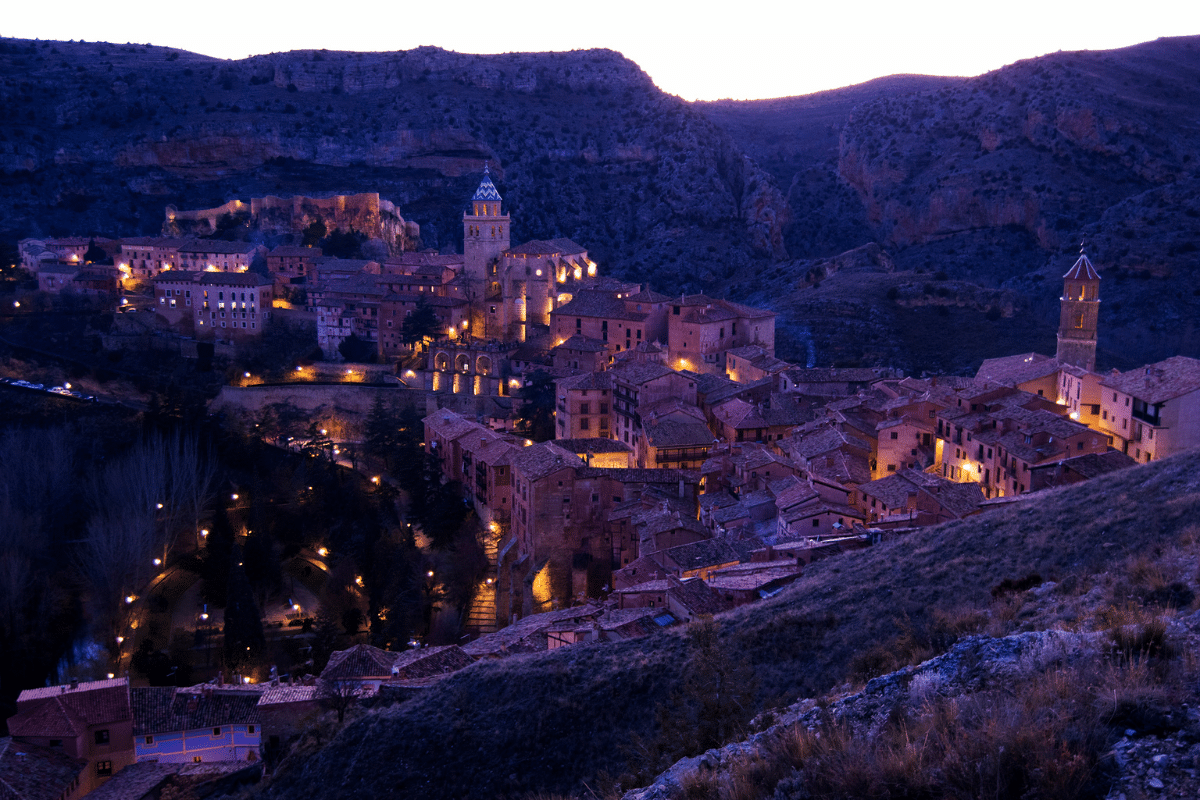 Albarracín con niños, el pueblo medieval y la sierra en familia 2 Albarracín con niños | Albarracin noche