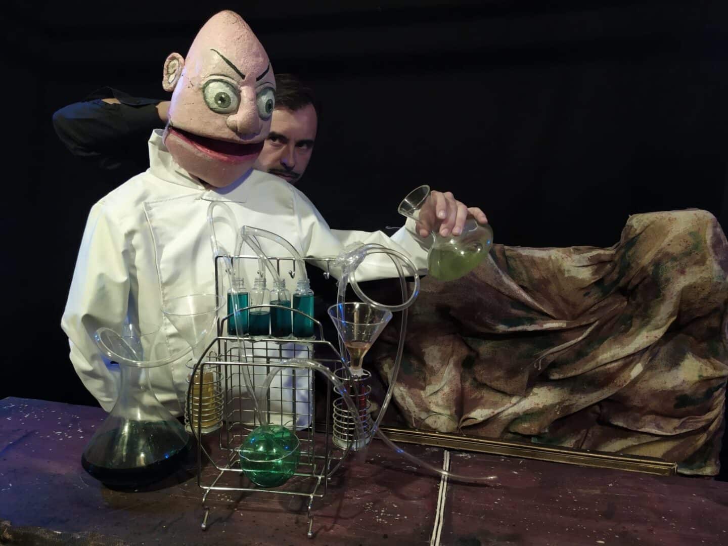 Marionetas de El misterioso caso de Edward Wilson en Heron City Valencia
