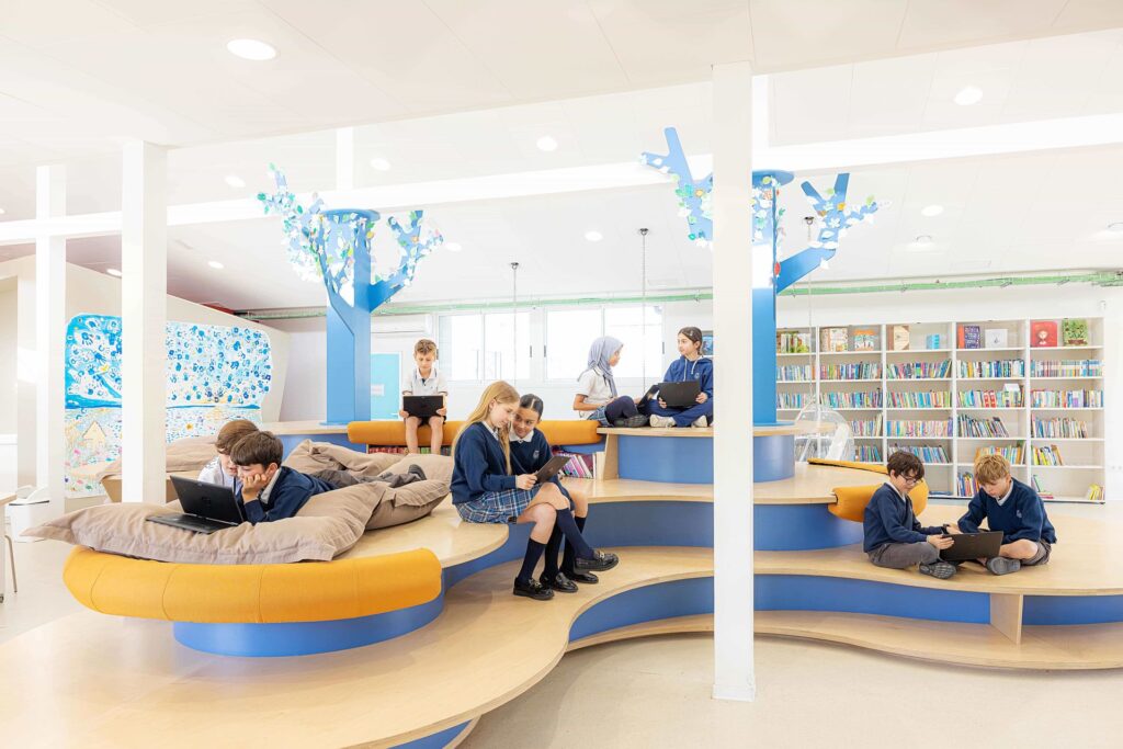 Alumnos de Cambridge House Valencia en las instalaciones del colegio privado inglés